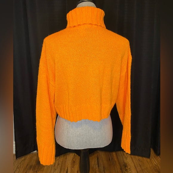 H&M Knit Crop Turtleneck Sweater - Picture 3 of 4